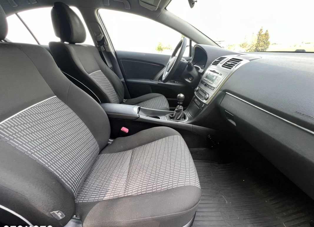 Toyota Avensis cena 37900 przebieg: 189600, rok produkcji 2012 z Ciechanów małe 79